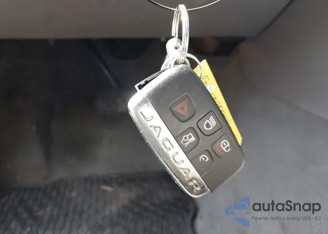 2018 Jaguar Xe 25T Premium z USA, uszkodzony, nr VIN SAJAJ4FX7JCP37906